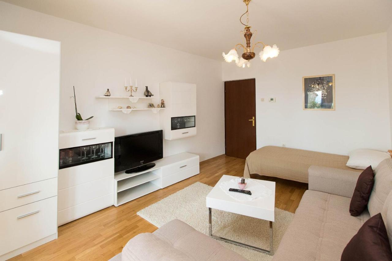 Apartmani Vera Crikvenica Exterior foto