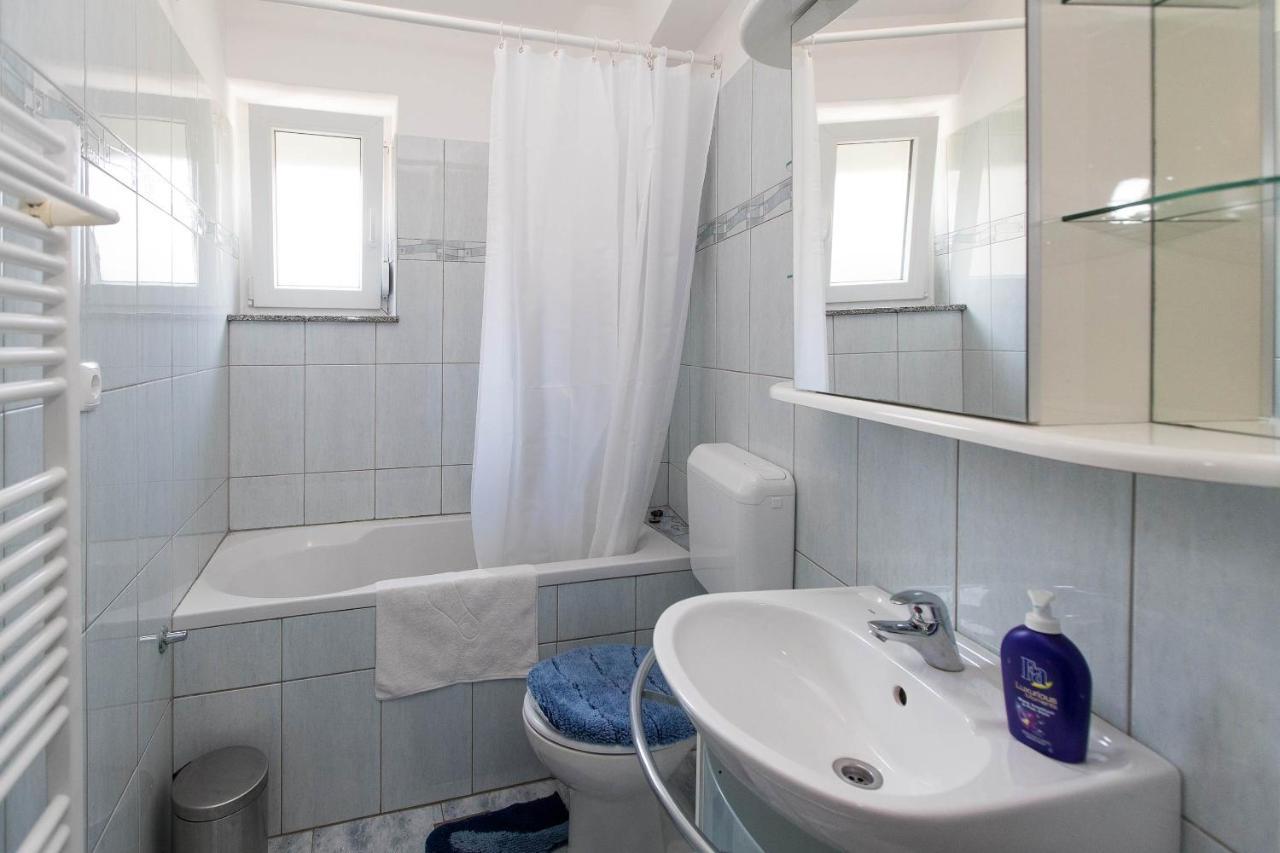 Apartmani Vera Crikvenica Exterior foto