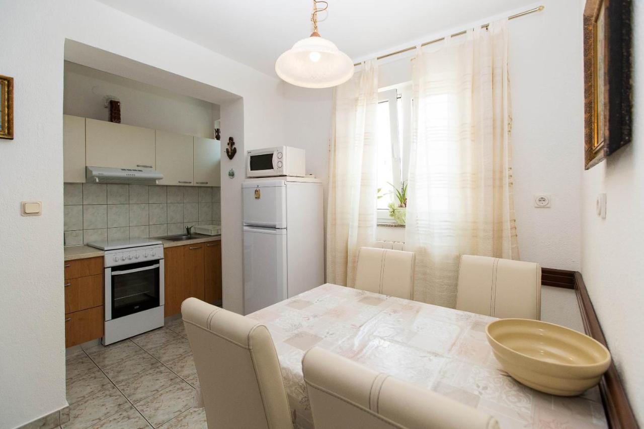 Apartmani Vera Crikvenica Exterior foto
